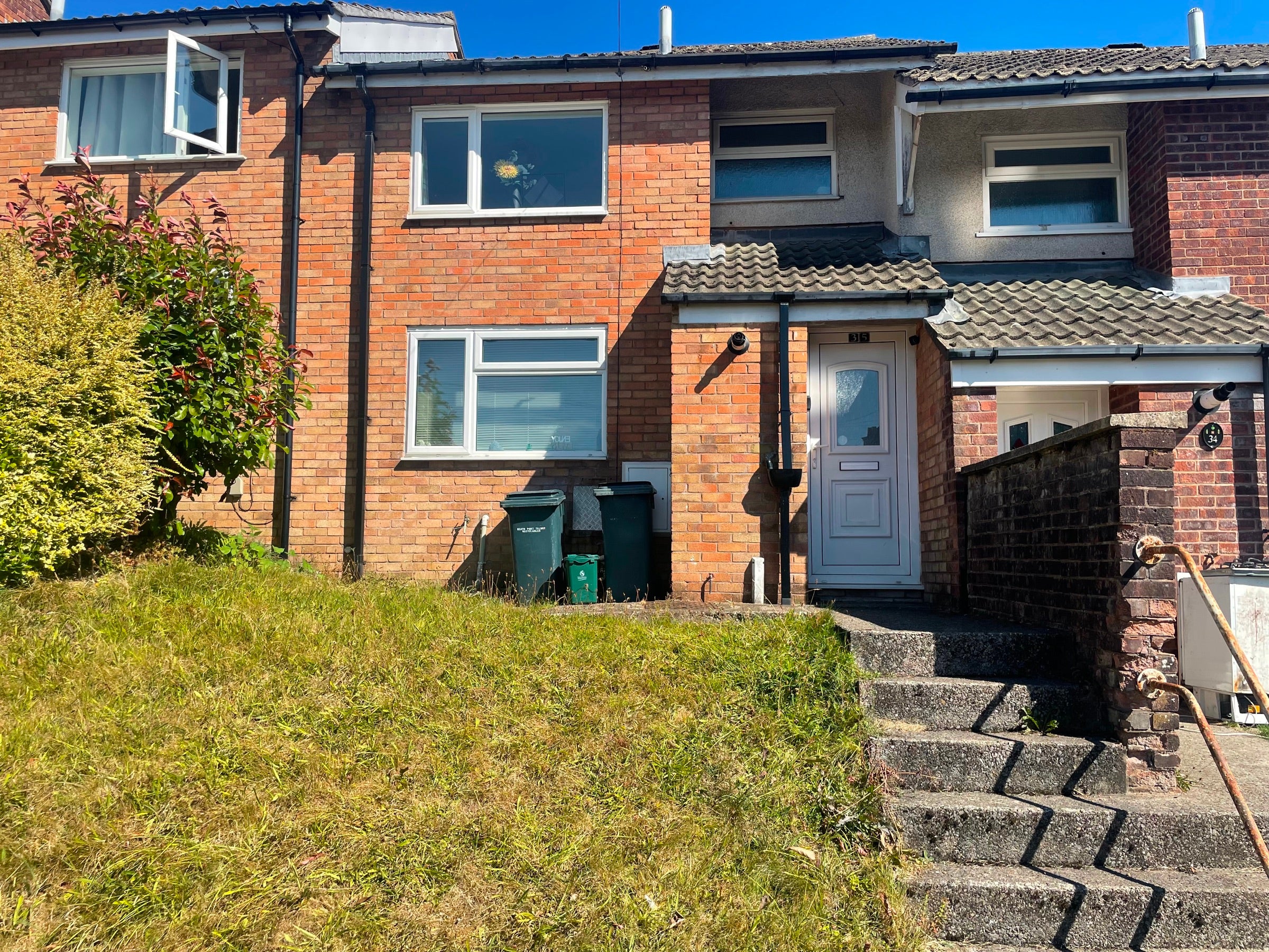House Gellionen Road in Clydach