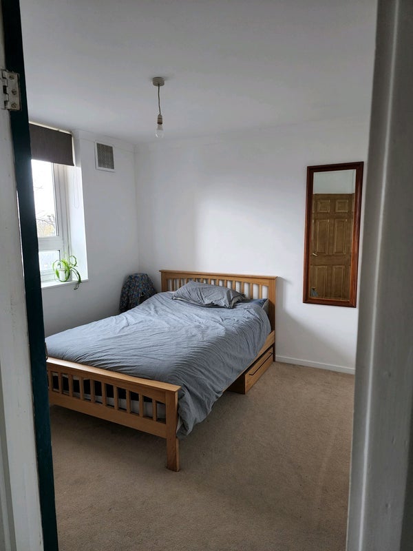 Room Hilgrove Road in Greater London