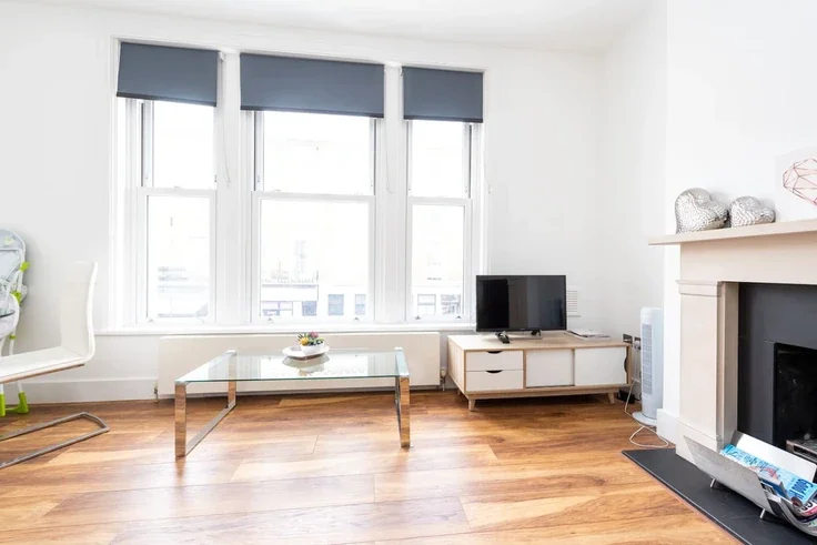 Flat Spring Street in City of Westminster