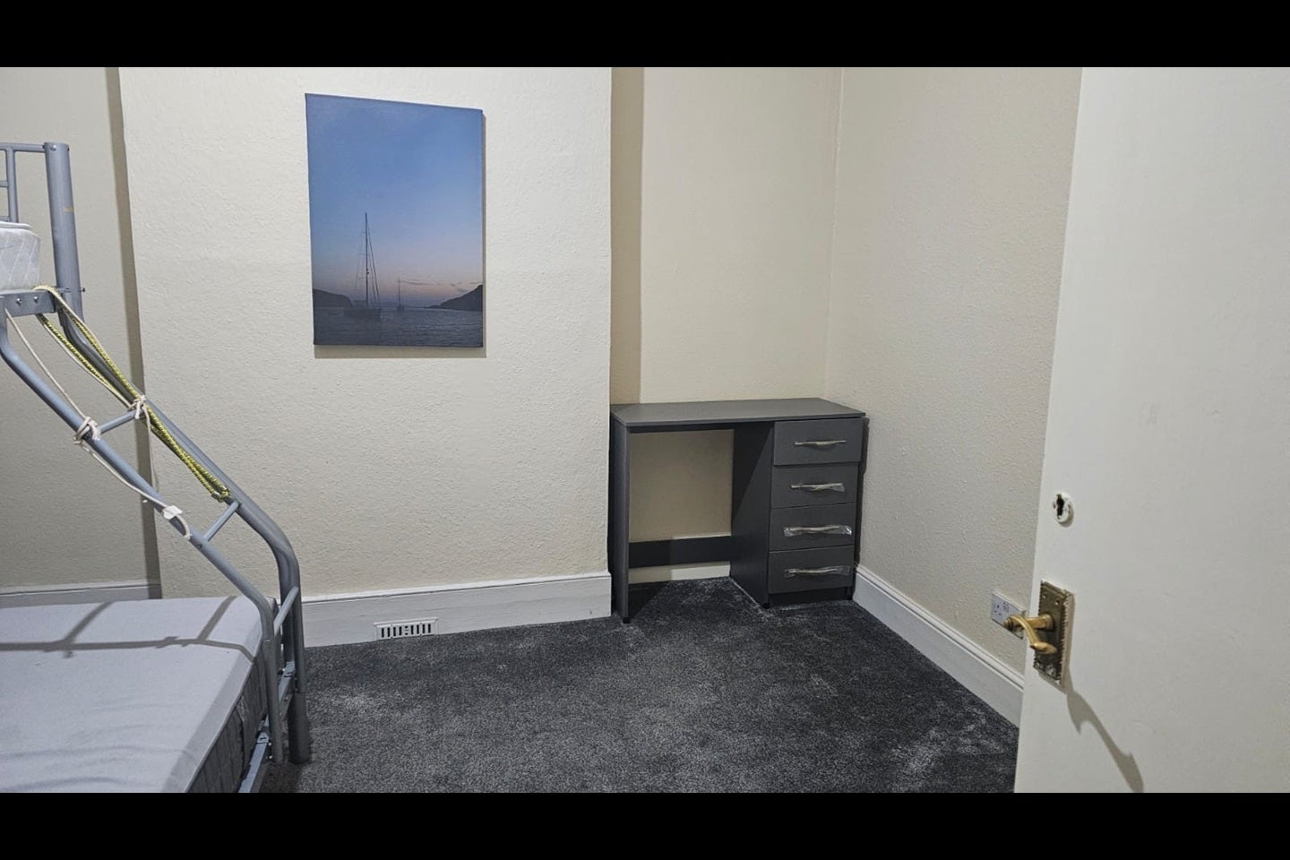 Room Alderman's Hill in Greater London