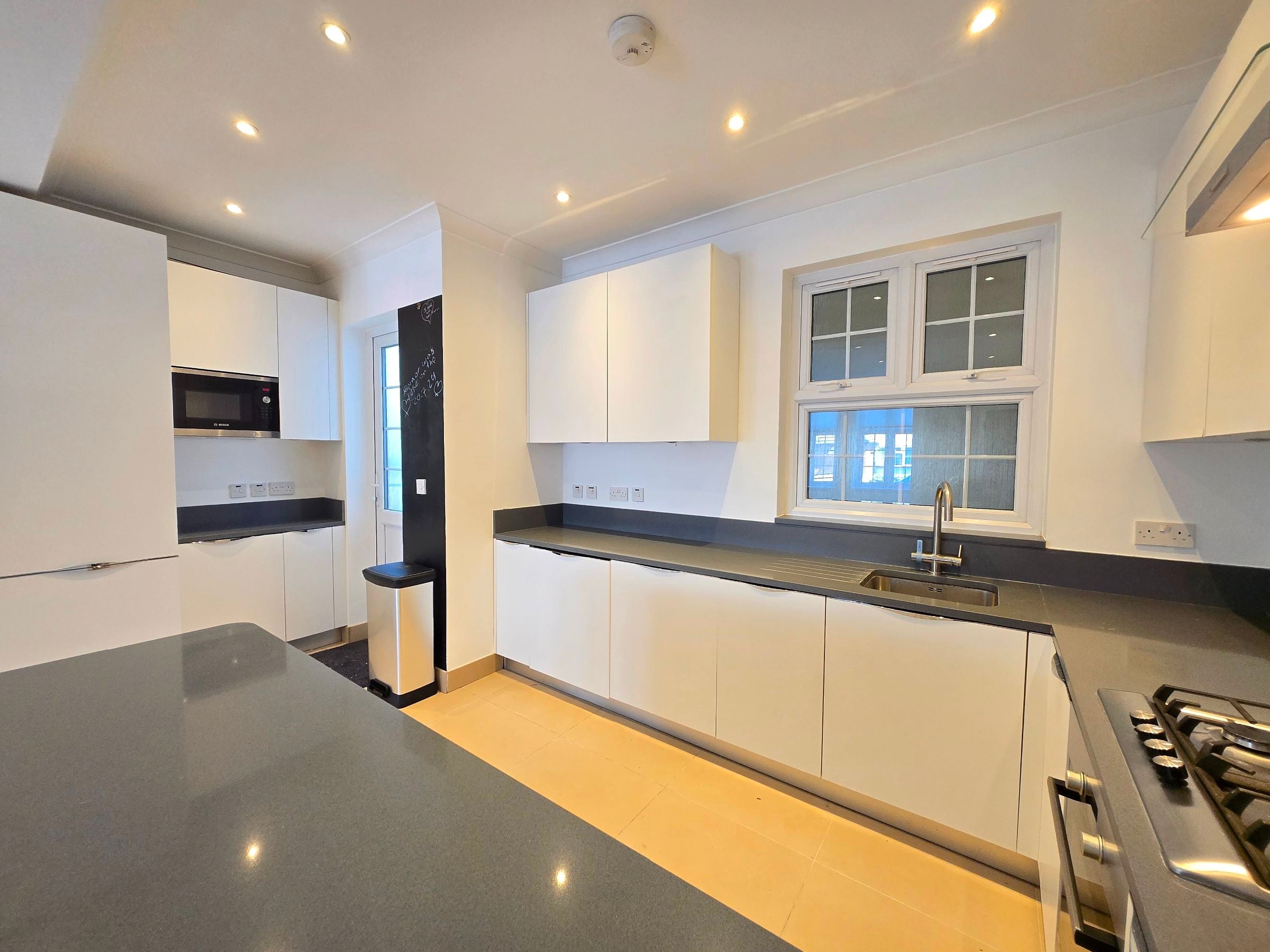 Flat Ashbourne Avenue in Greater London