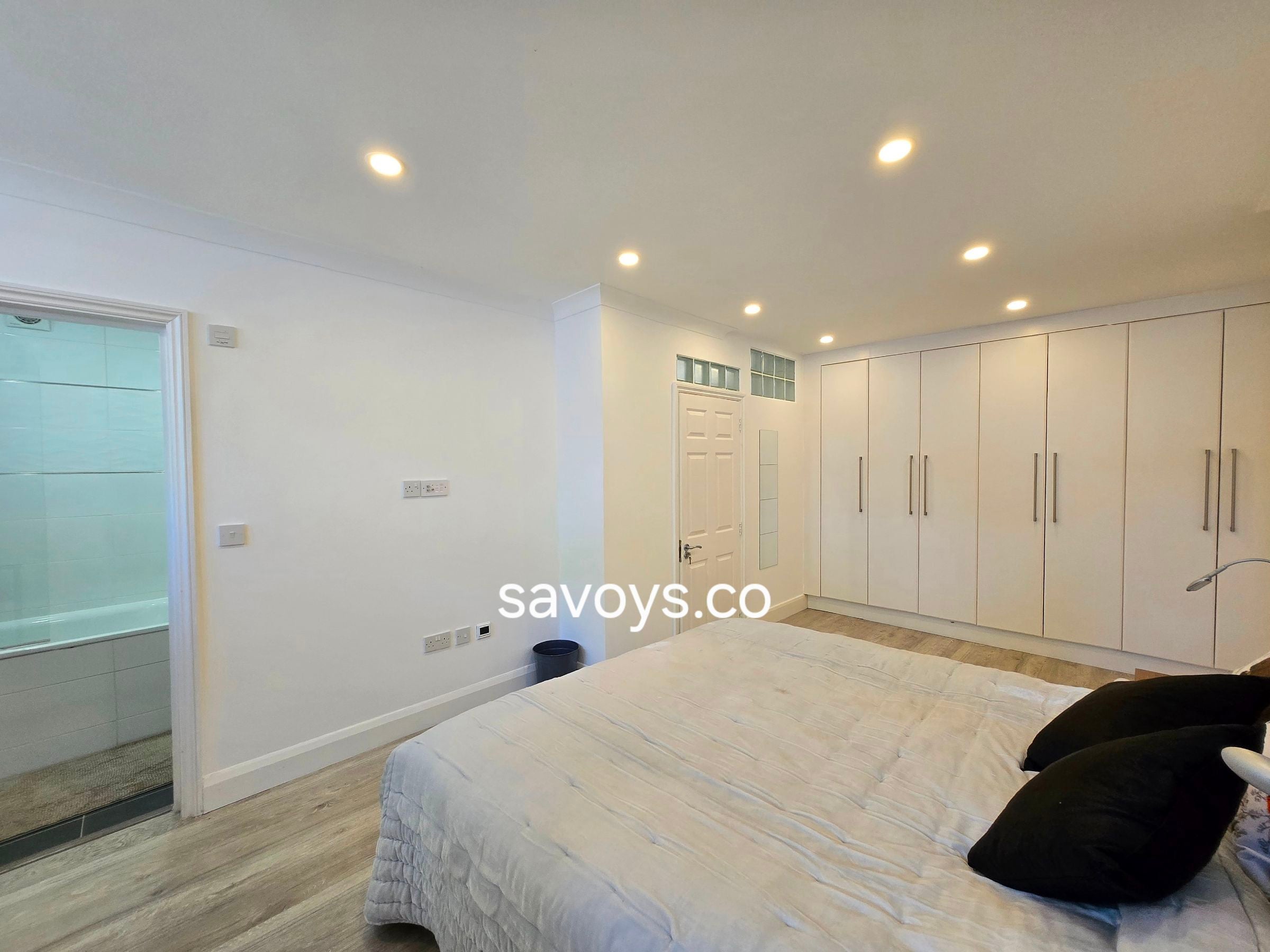 Flat Ashbourne Avenue in Greater London