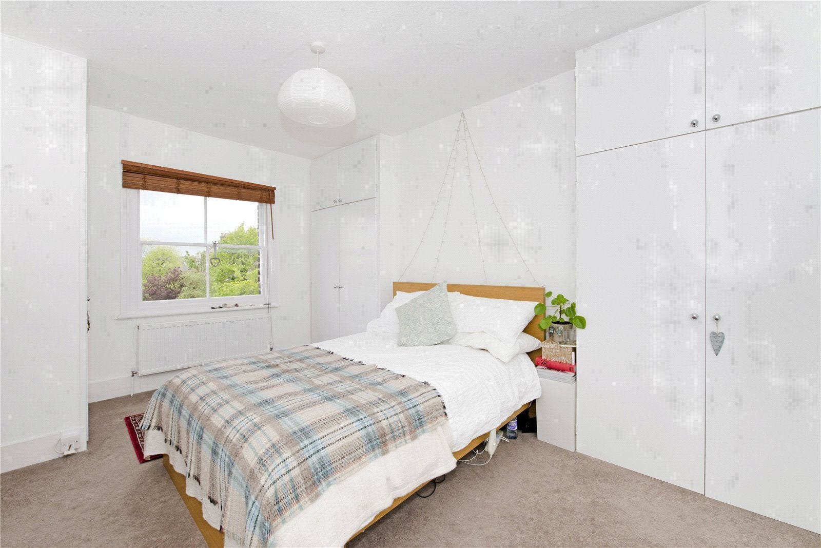 Flat Montpelier Grove in Greater London