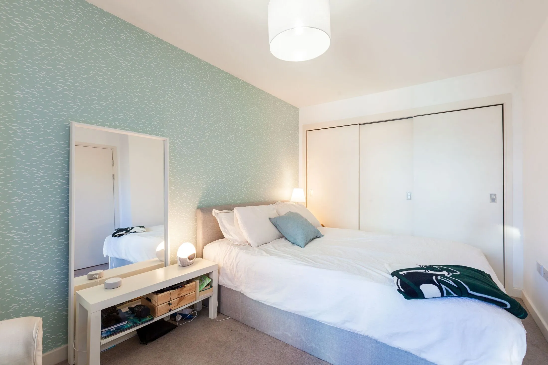 Flat Gee Street in Greater London