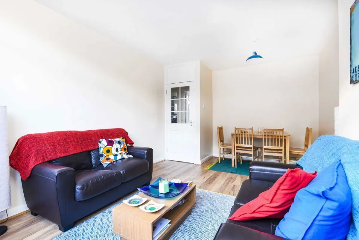 Flat Balham New Road in Greater London