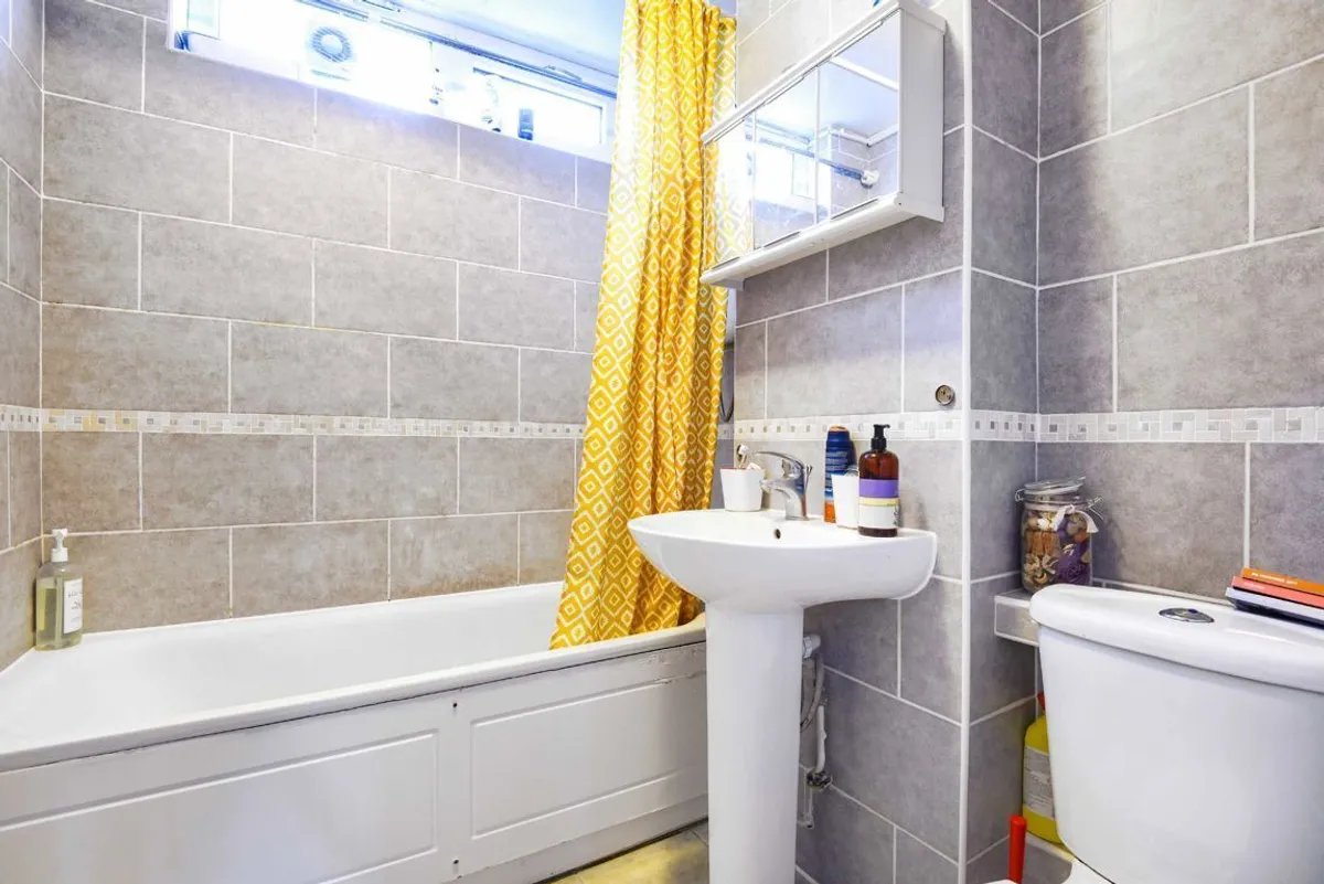 Flat Balham New Road in Greater London