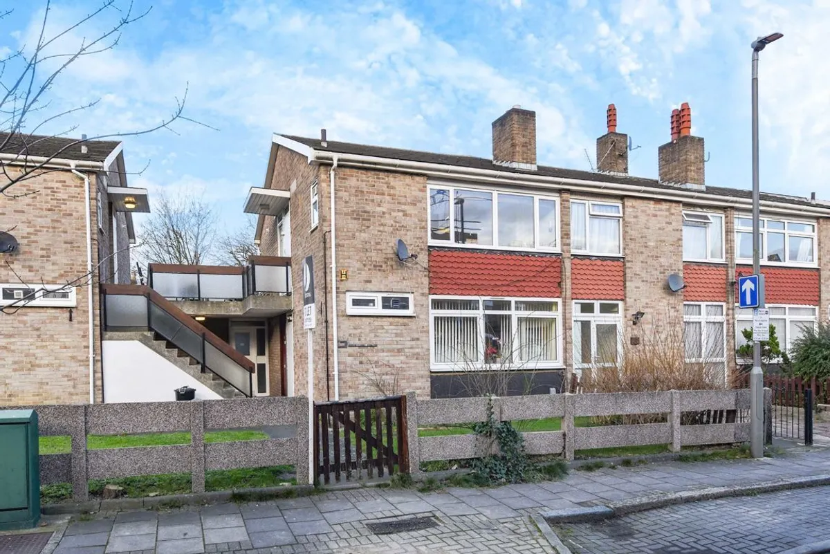 Flat Balham New Road in Greater London