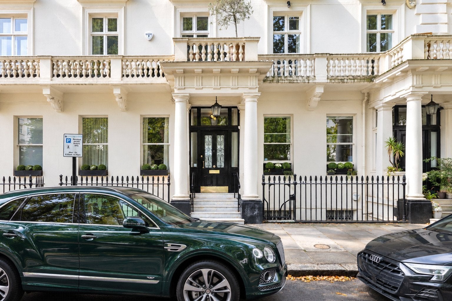 Flat Warwick Square in City of Westminster