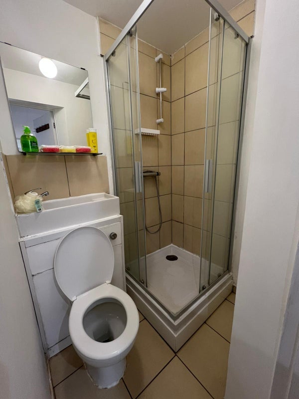 Room Barclay Road in Greater London