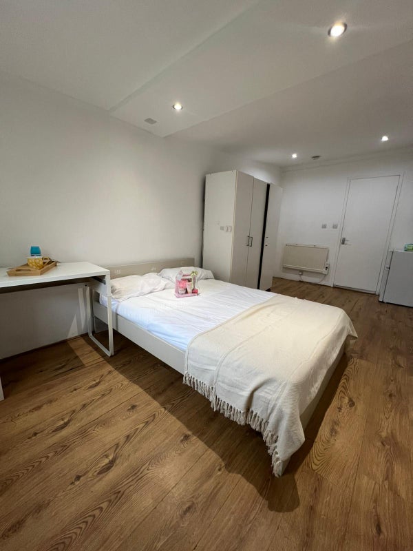 Room Barclay Road in Greater London