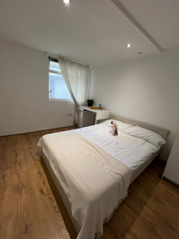 Room Barclay Road in Greater London