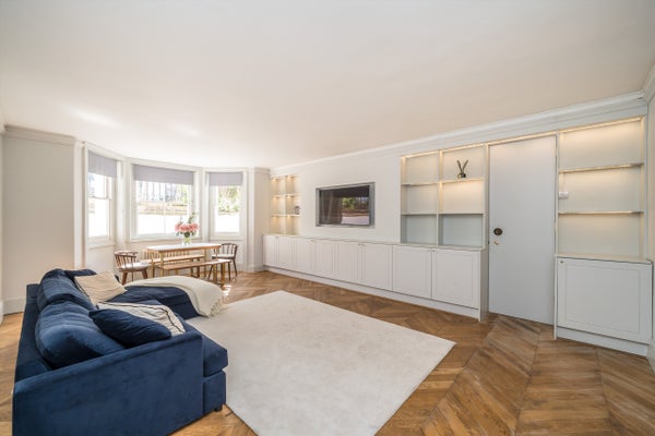 Flat Strathmore Gardens in London