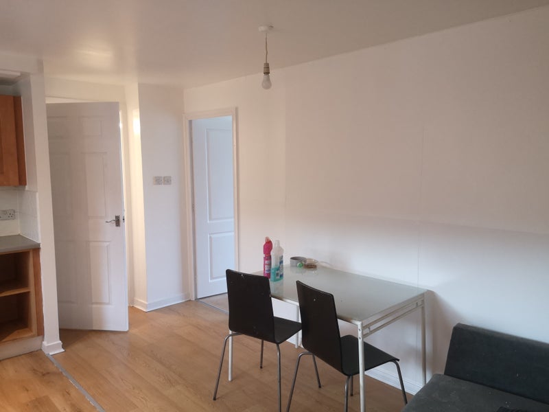 Room Moir Street in Glasgow