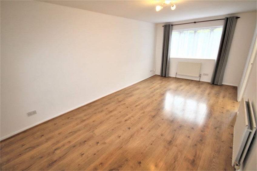 Flat Chiltern View Road in Greater London