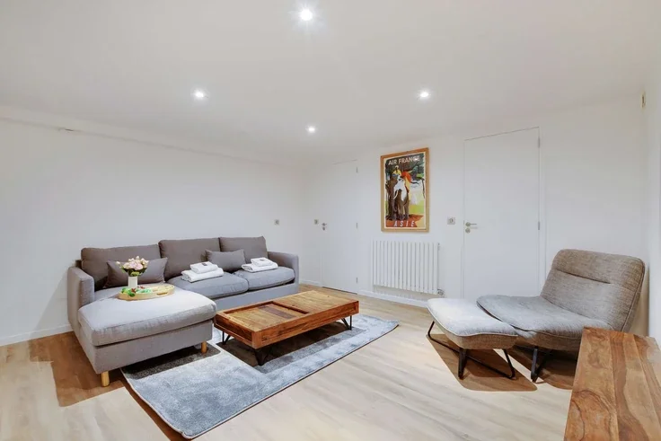 Flat Rue Camille Tahan in Paris
