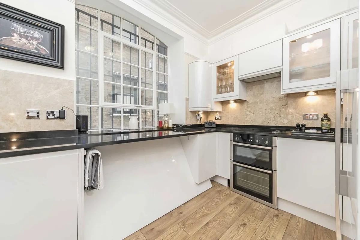 Flat East Passage in City of London