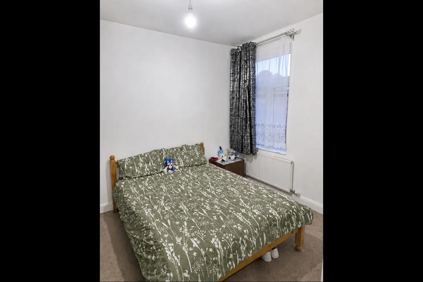 Room Ferndale Road in Greater London