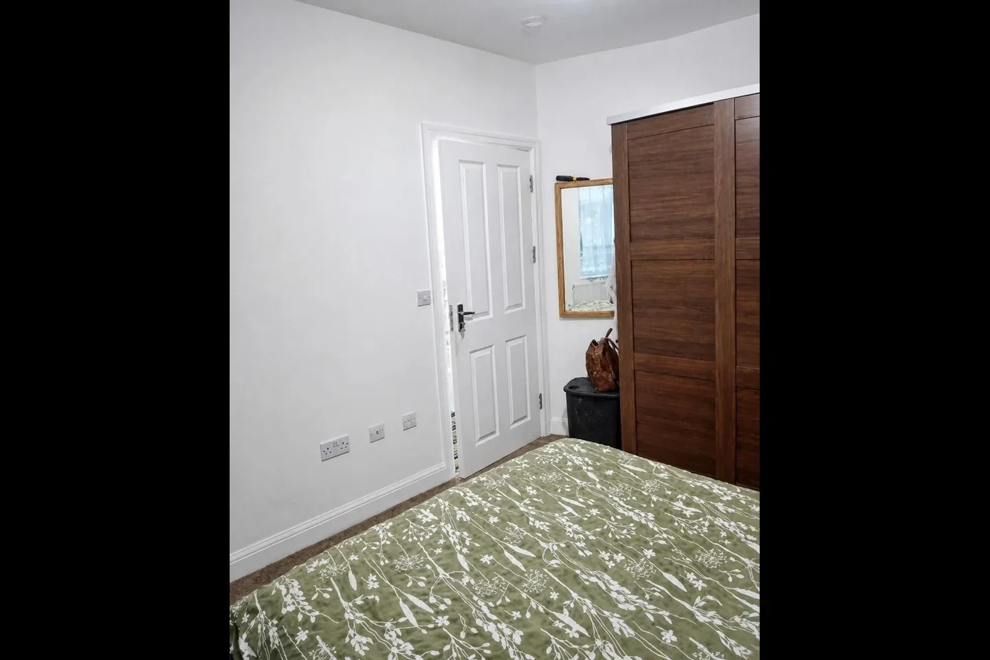 Room Ferndale Road in Greater London