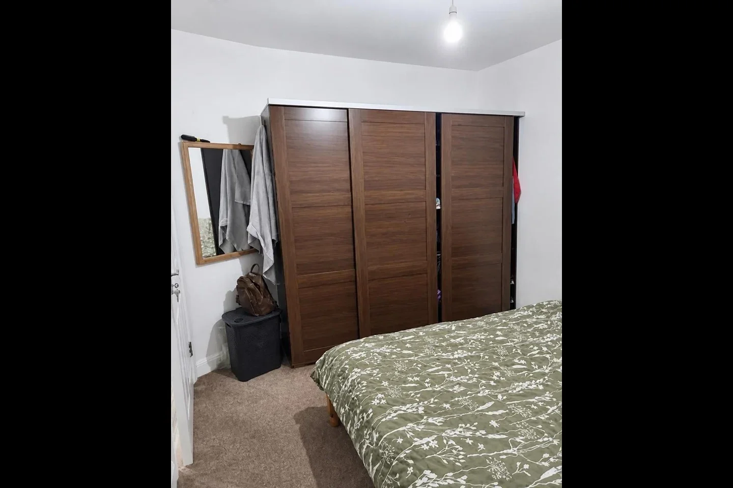 Room Ferndale Road in Greater London
