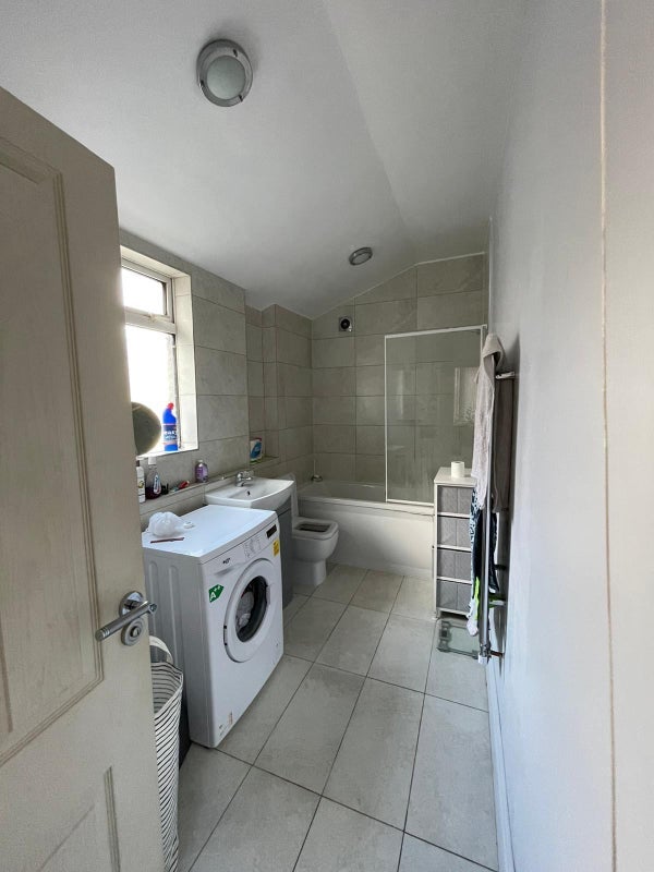 Room Kildare Road in Greater London