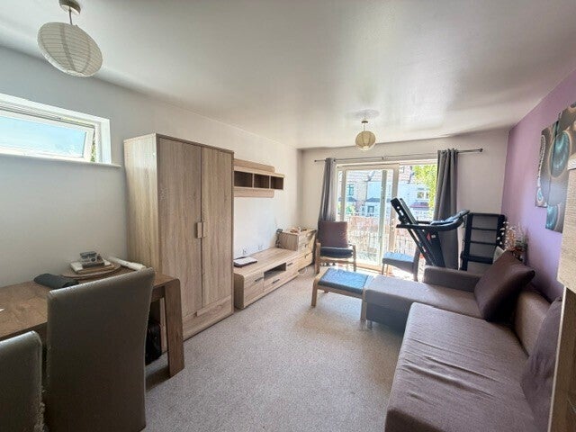 Flat Whippendell Road in Watford