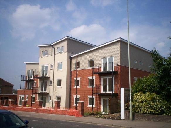 Flat Whippendell Road in Watford