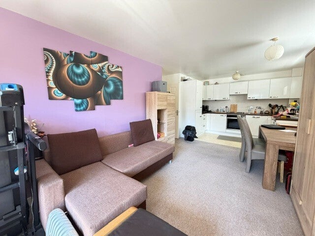 Flat Whippendell Road in Watford