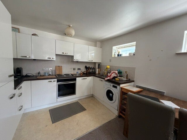 Flat Whippendell Road in Watford