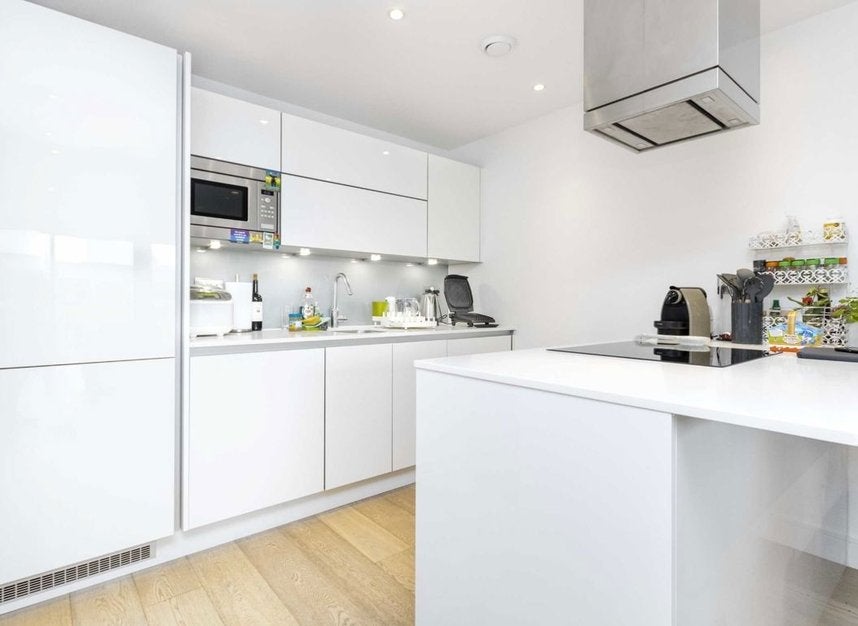 Flat Pomell Way in Greater London