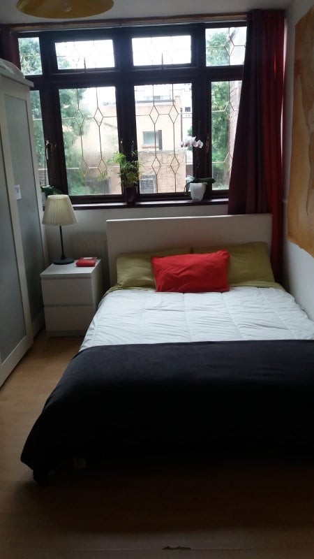 Room Spring Walk in Greater London