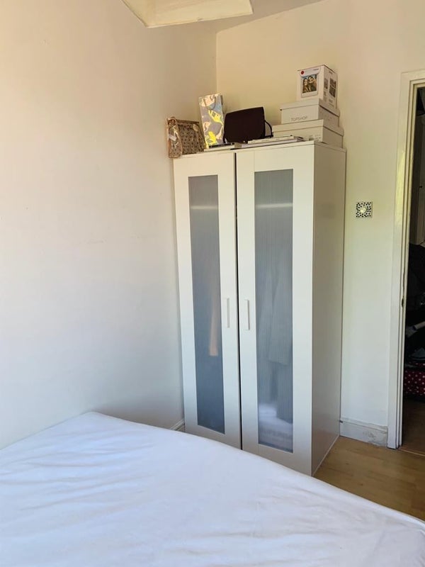 Room Spring Walk in Greater London