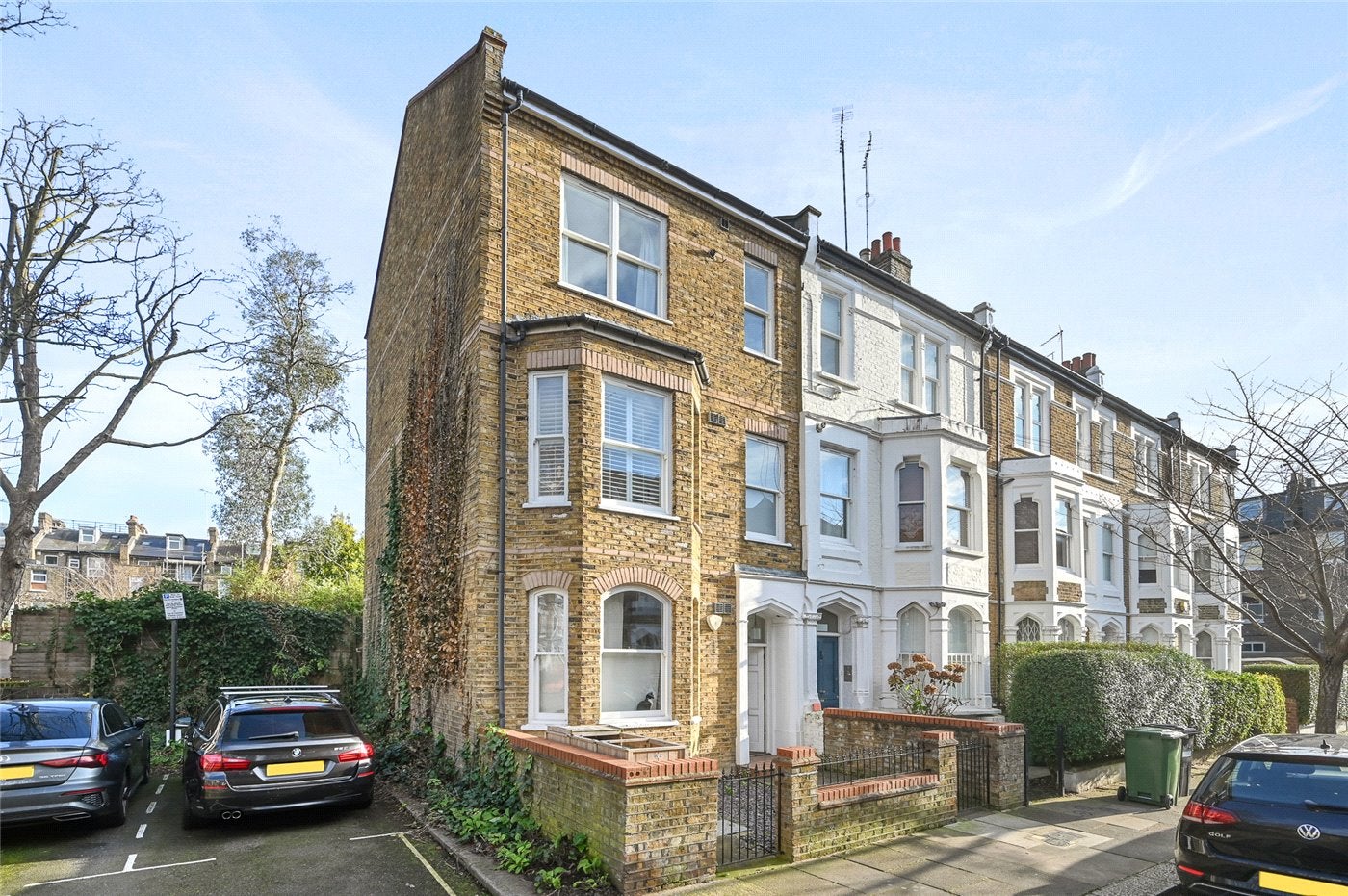 Flat Loris Road in Greater London
