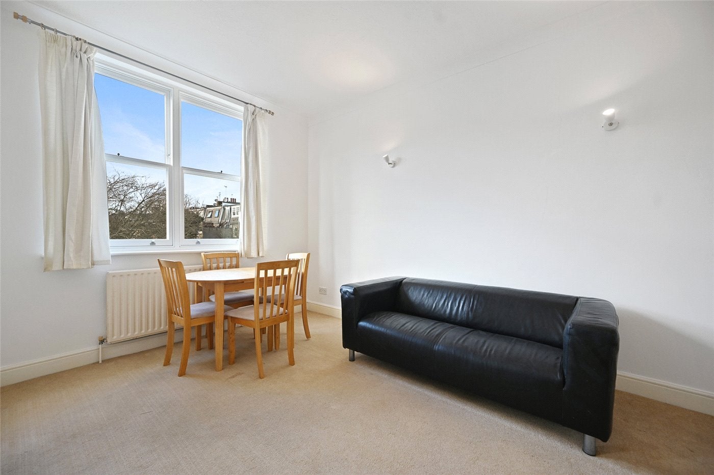 Flat Loris Road in Greater London