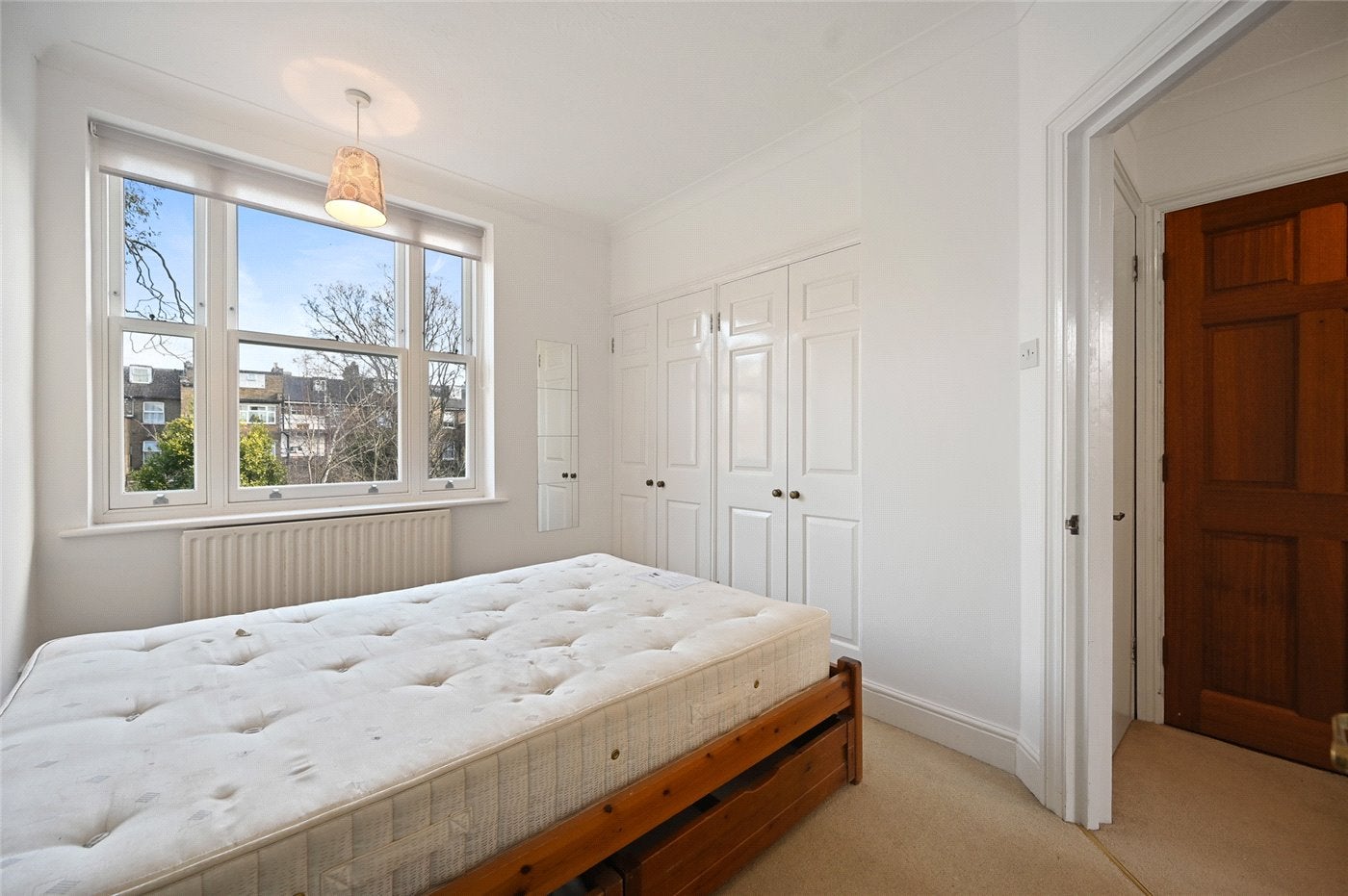 Flat Loris Road in Greater London