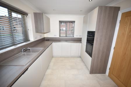 House Sessile Crescent in North Kesteven