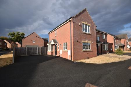 House Sessile Crescent in North Kesteven