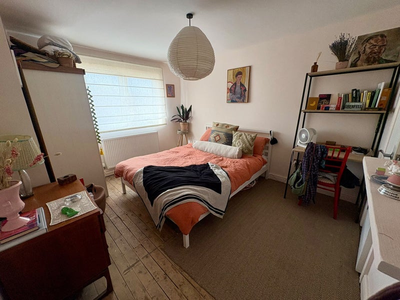 Room McNeil Road in Greater London