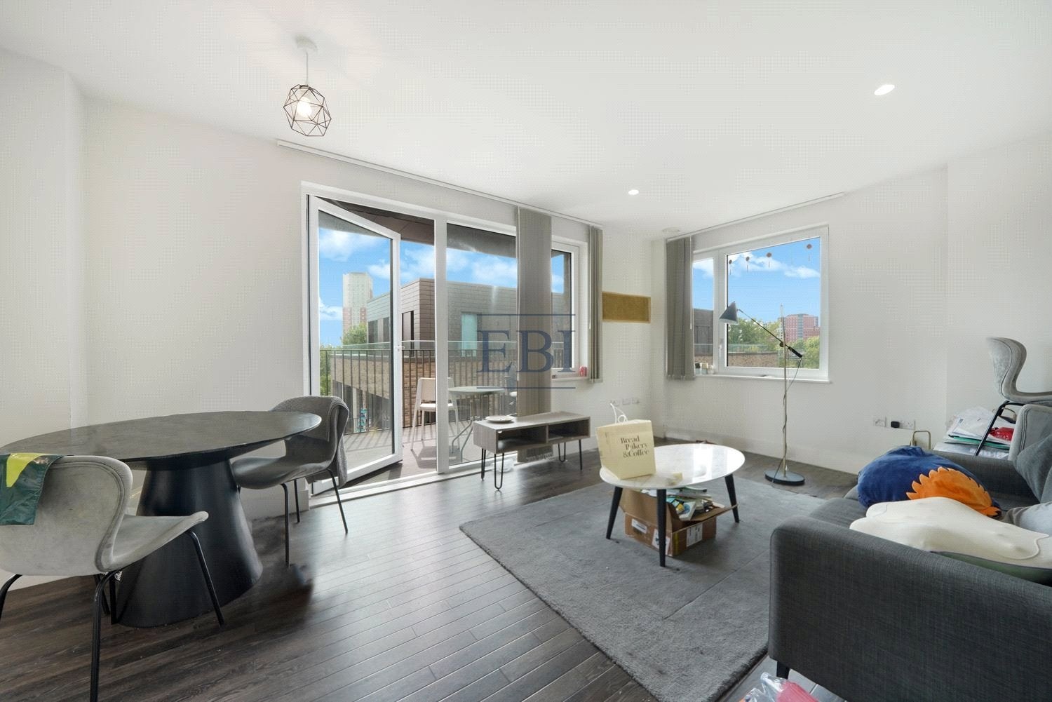Flat Moulding Lane in Greater London