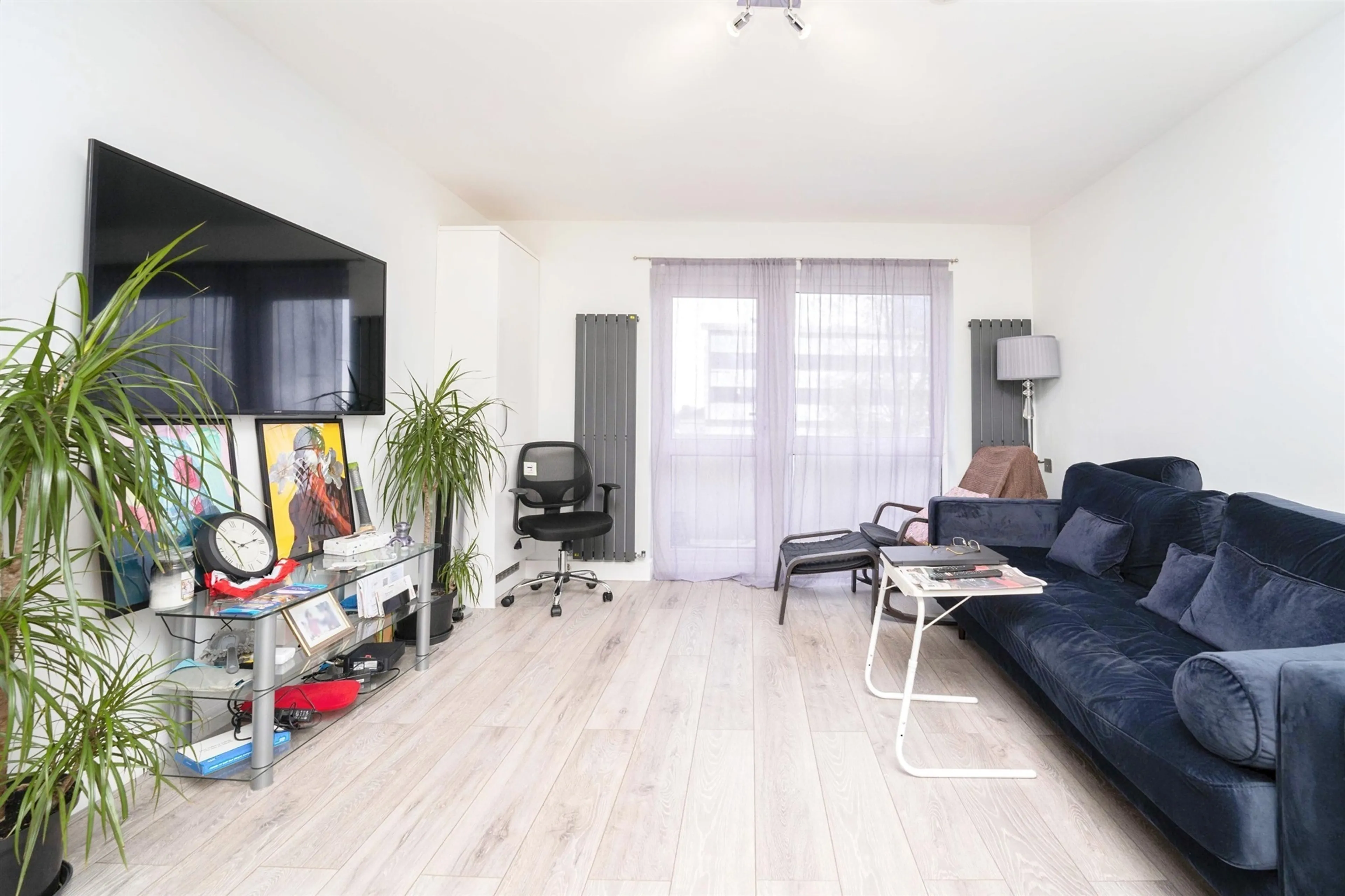 Flat Rokesby Place in Greater London
