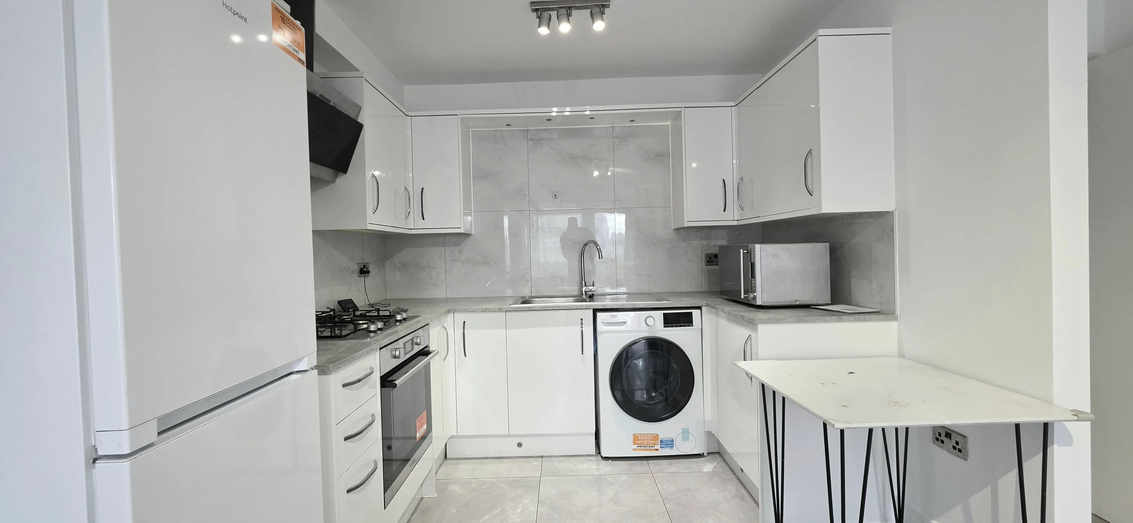 Flat Rokesby Place in Greater London