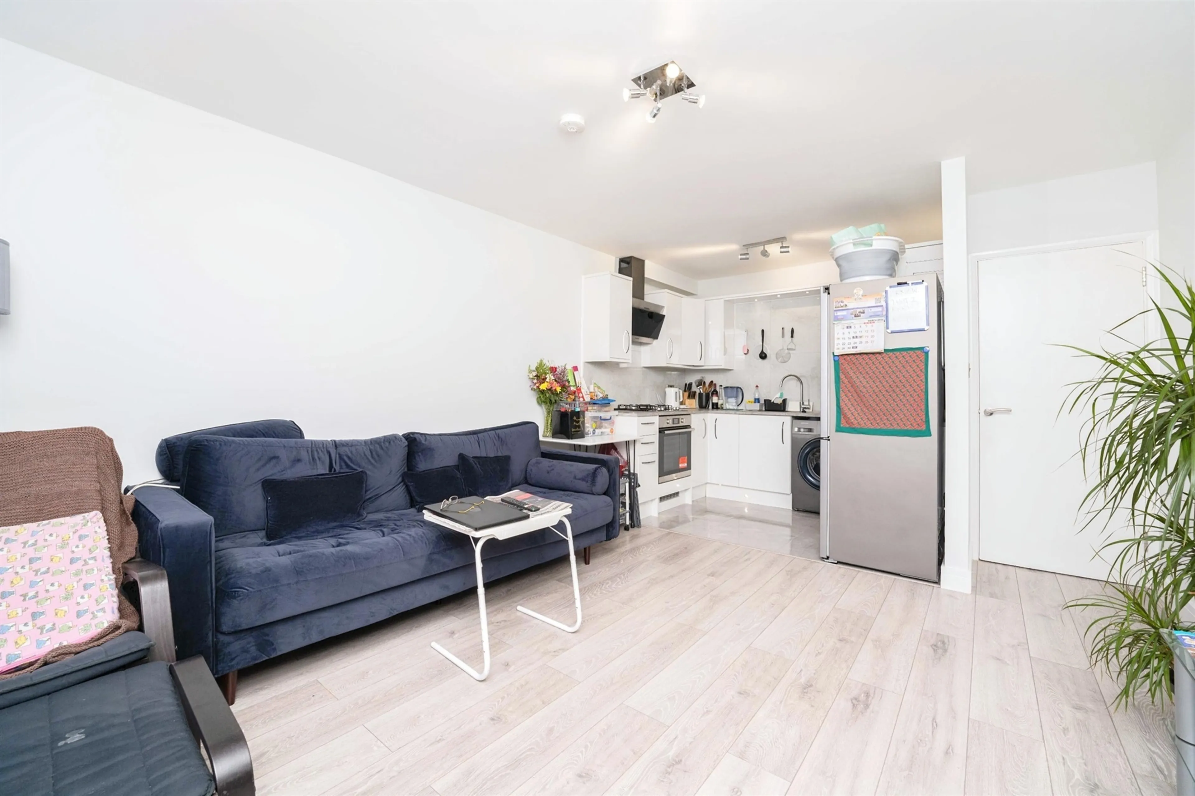 Flat Rokesby Place in Greater London