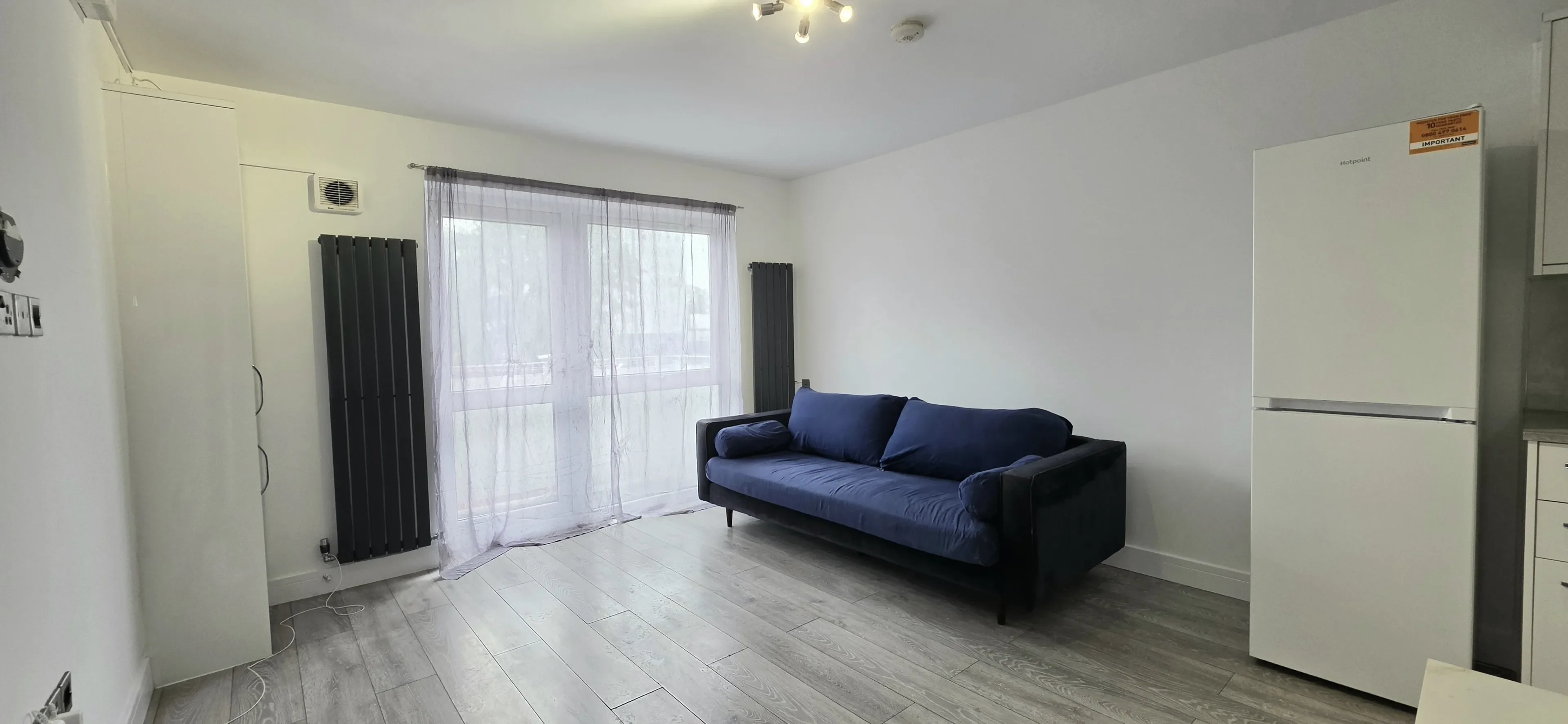 Flat Rokesby Place in Greater London
