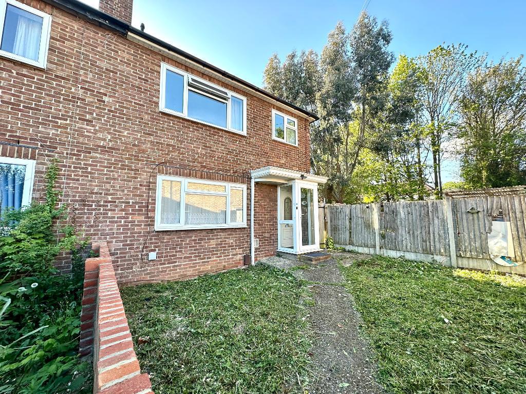 House Horsecroft Close in Greater London