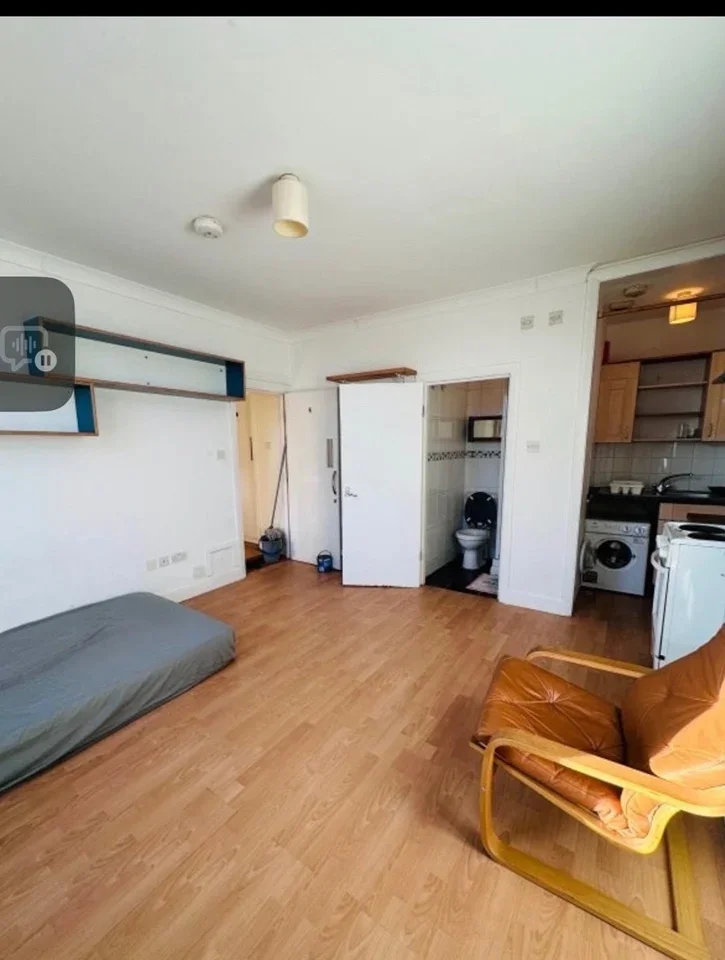 Flat Stroud Green Road in Greater London