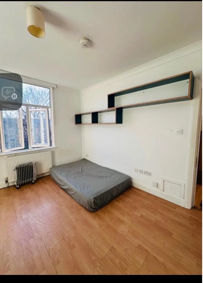 Flat Stroud Green Road in Greater London