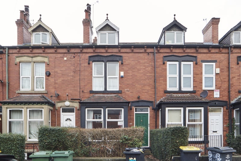 Room Ash Road in Leeds