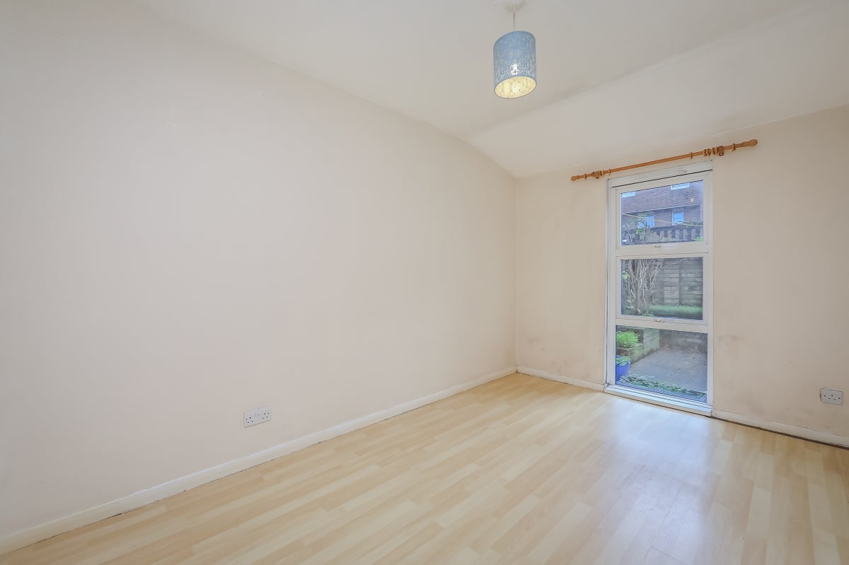 Flat Sussex Way in Greater London