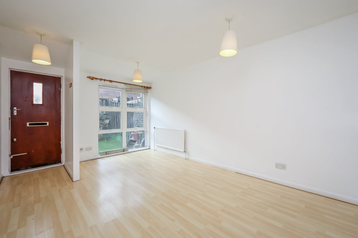 Flat Sussex Way in Greater London