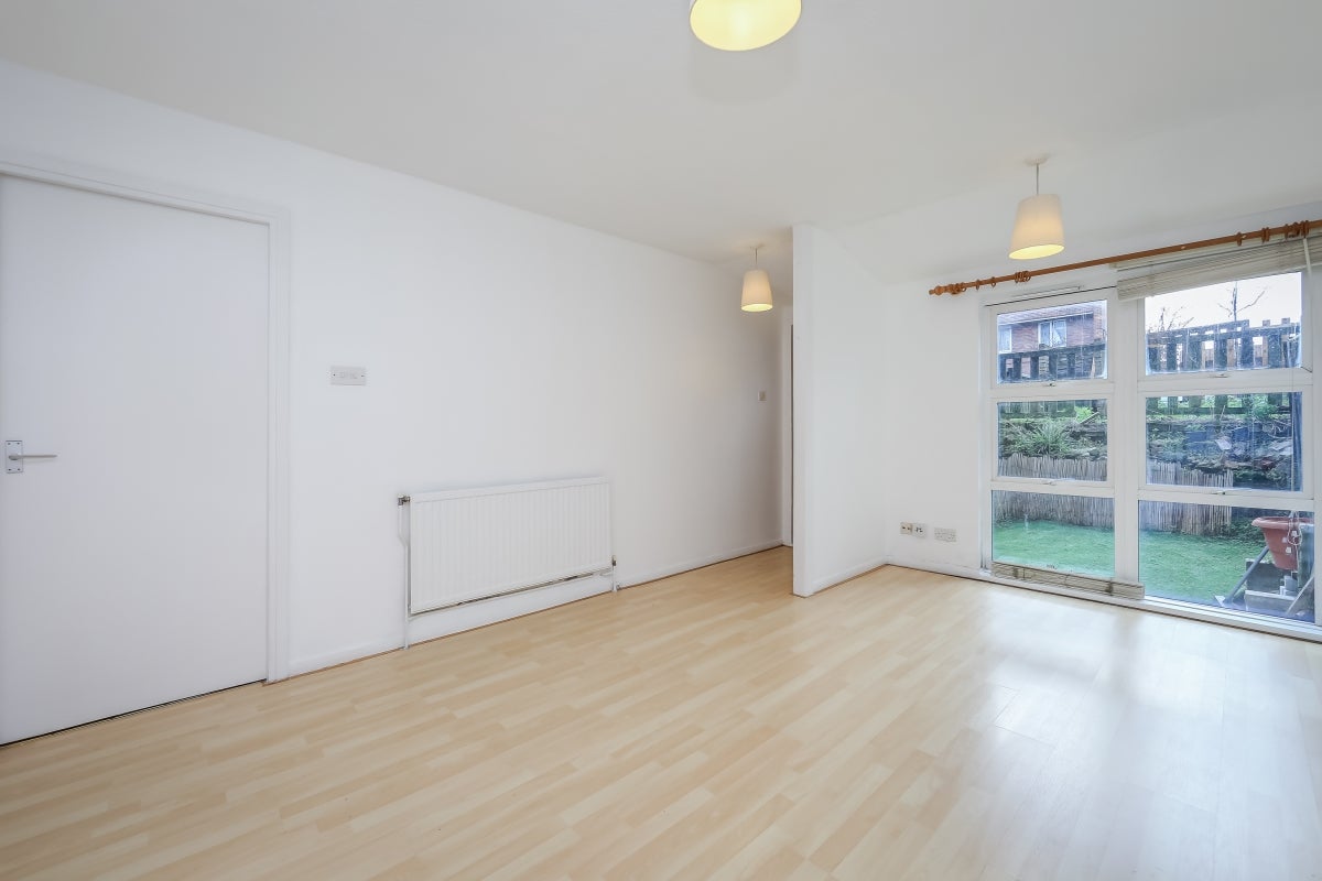 Flat Sussex Way in Greater London