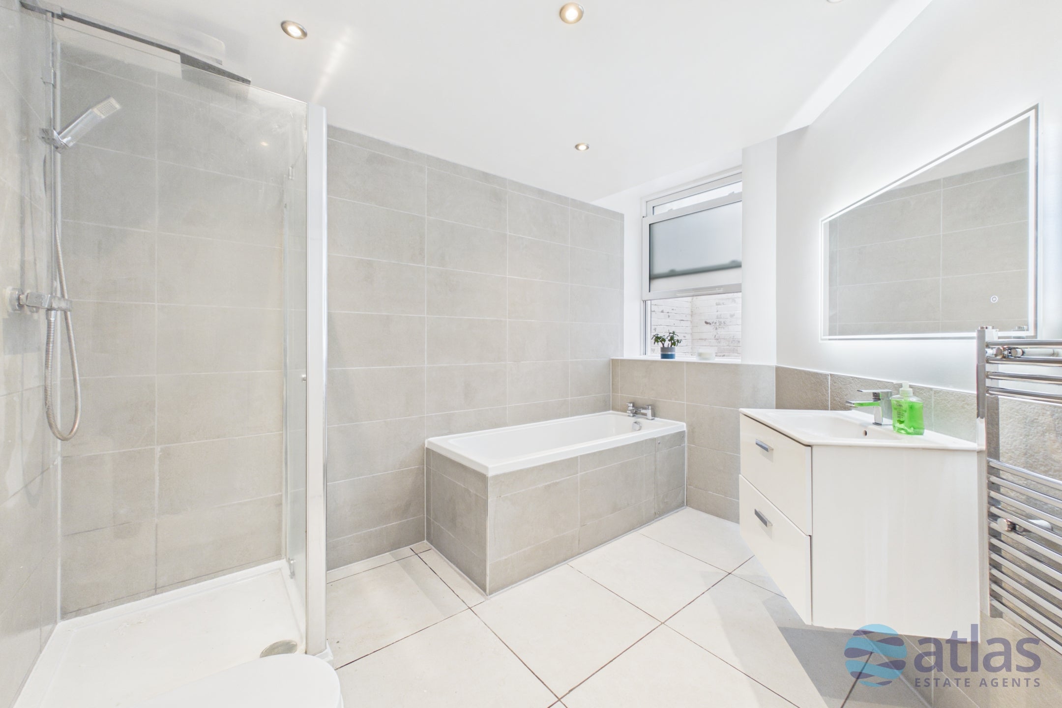 Flat Sandringham Drive in Liverpool